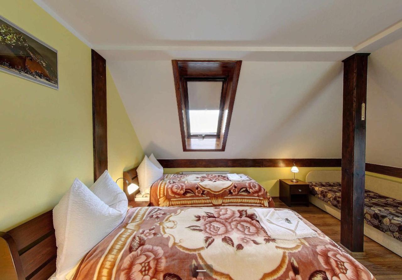 Villa Jura Pokoje Goscinne Zarki Экстерьер фото