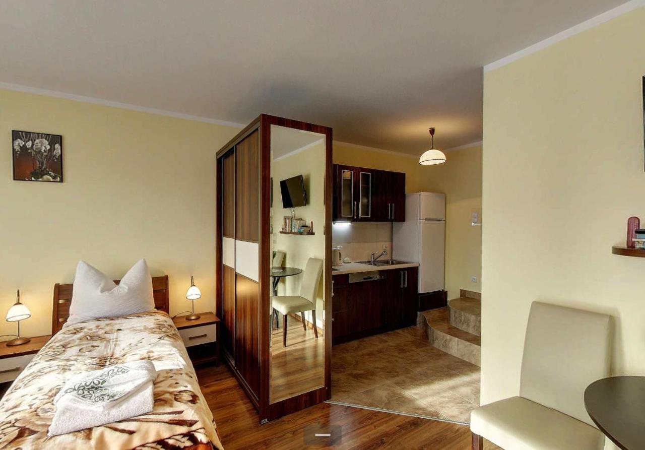 Villa Jura Pokoje Goscinne Zarki Экстерьер фото